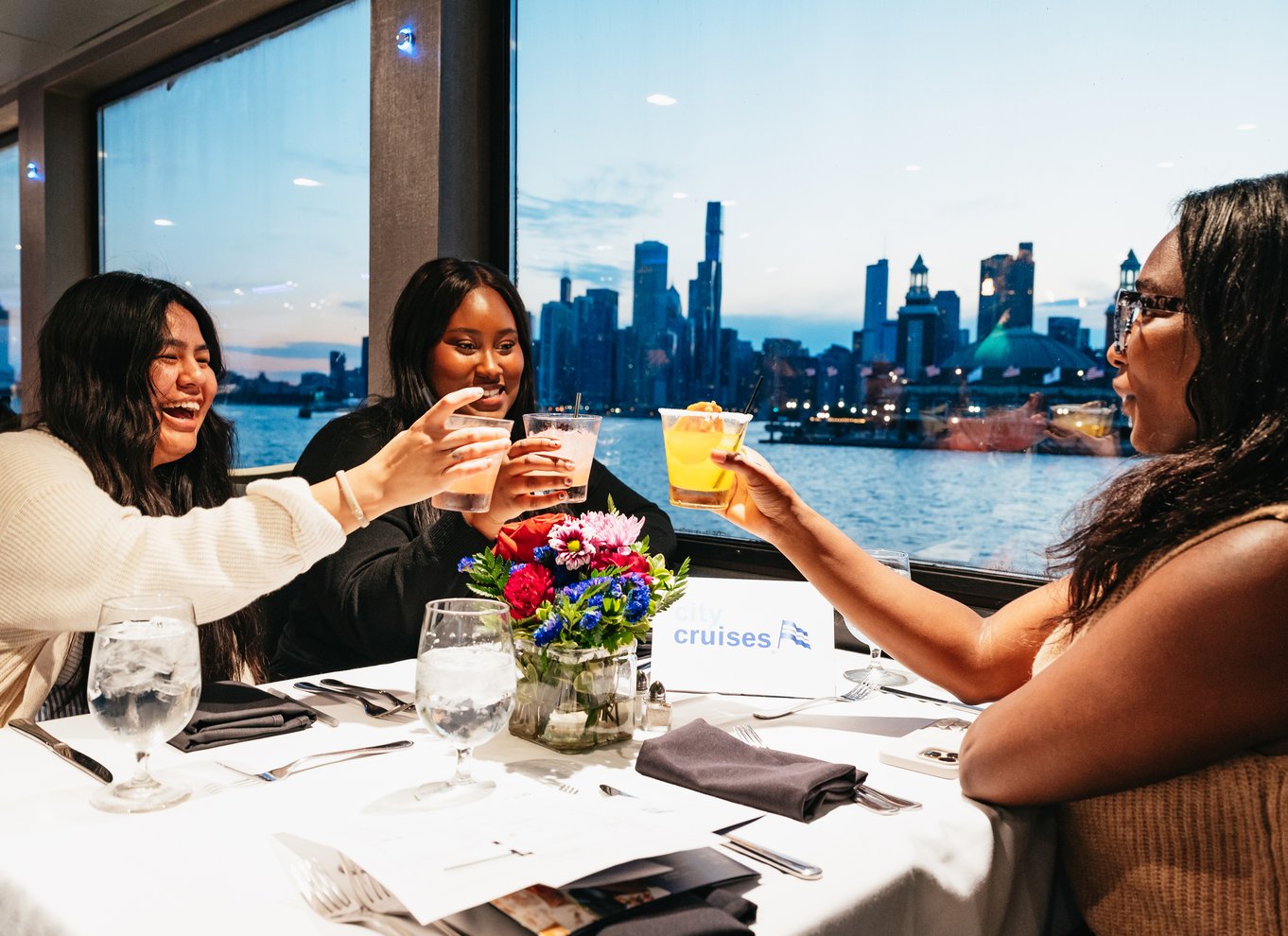 Buffett Dinner Cruise – Lake Michigan (2.5 Hours)