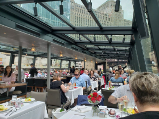 Buffett Dinner Cruise – Lake Michigan (2.5 Hours)