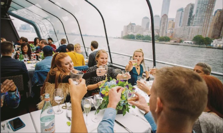 Lunch Cruise on Lake Michigan – 2 Hours